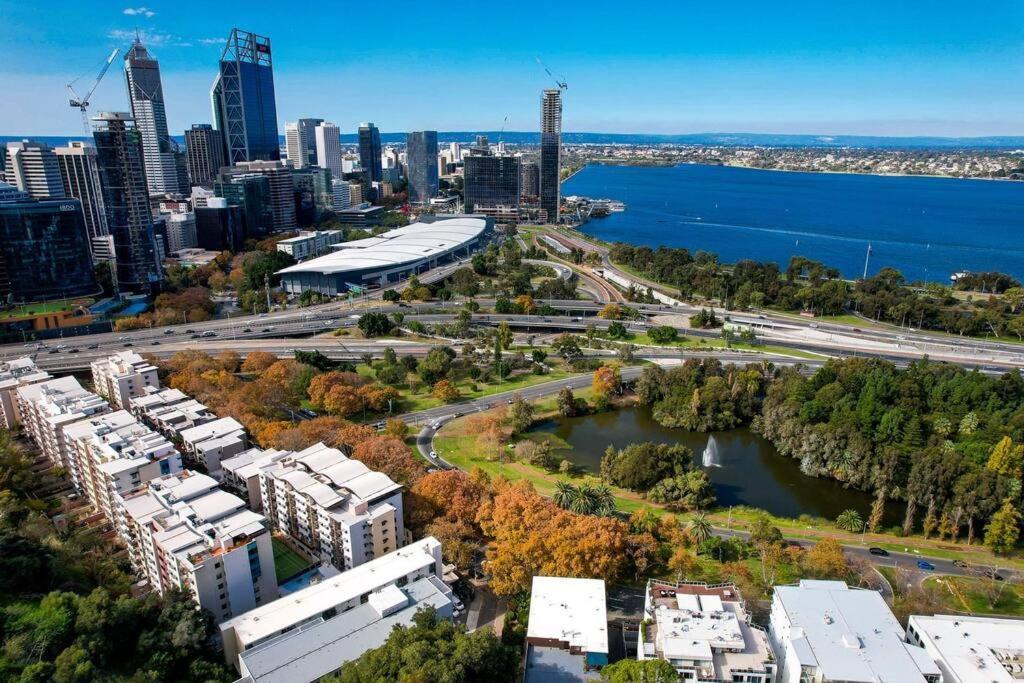 Stunning 2br Cbd Next To King's Park Apartment